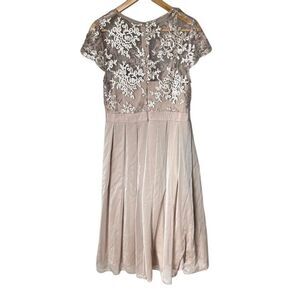 Adrianna Papell Women's Size 14 Beige Embroidered Gown Short Sleeve